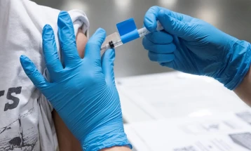 Франција започнува вакцинација на малолетни лица од 16 и 17 години со ризик од тешки болести