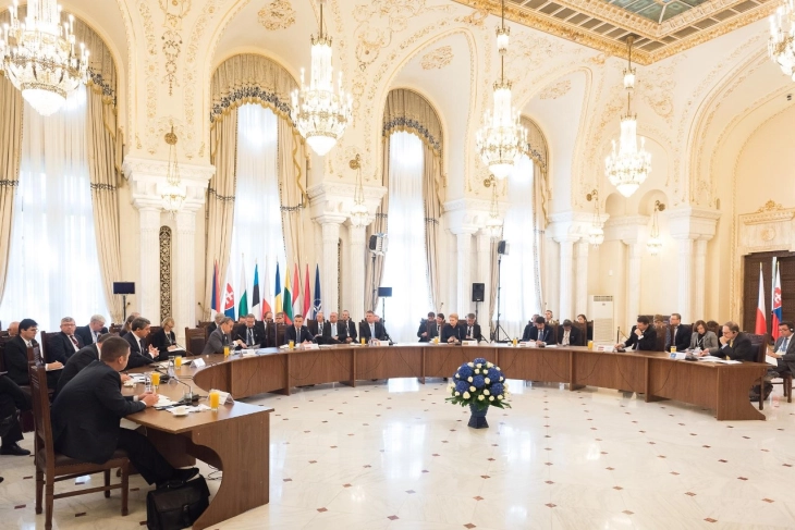 Бајден на виртуелен самит со НАТО членките од источна Европа 