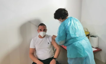 Градоначалникот на Ресен се вакцинираше против Ковид - 19