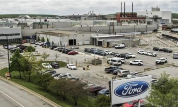 Форд Мотор разгледува дали да го запре производството во осум свои фабрики во Северна Америка во јуни