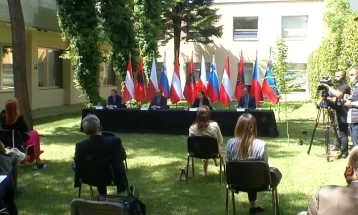 Министрите Шаленберг, Логар и Кулханек, во посета на Тирана