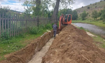 Продолжува изградбата на колектор за фекална канализација во беровското село Будинарци