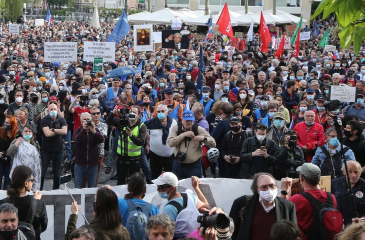 Масовен протест во Љубљана со барање оставка од владата на Јанша