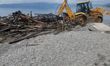 Целосно ќе се забрани легализација на дивоградби во заштитените подрачја, вели Заев