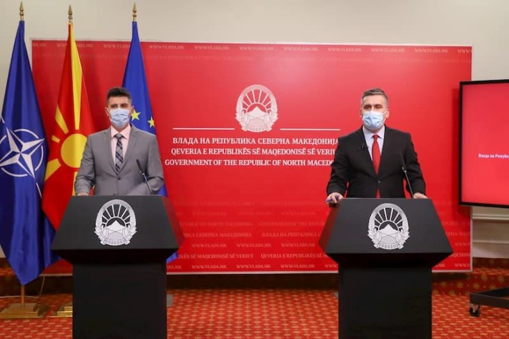 Прес-конференција на владините портпароли Арсовски и Хоџа (во живо)