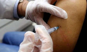 Франција од 15 јуни почнува со вакцинирање млади на возраст од 12 до 18 години