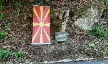 Поставена плоча кај Гајре во чест на загинатите петмина армиски бранители во 2001 година