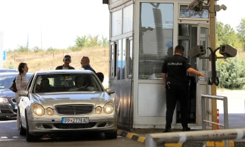 На граничниот премин Табановце се чека по 40 минути