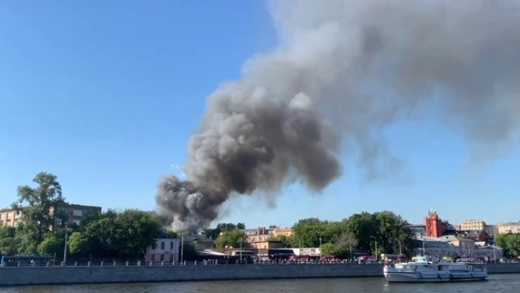 Голем пожар во складиште за пиротехника во Москва