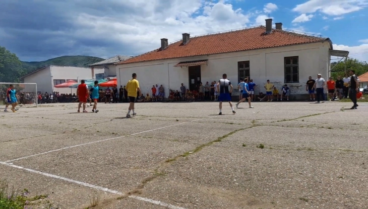 Фудбалскиот турнир по повод Духовден ги врати сеќавањата на постарите жители за некогашните времиња
