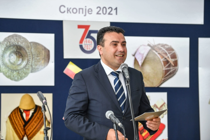 Заев: Владата континуирано ги подобрува условите за достоинствено живеење на пензионерите како градители на нашето општество