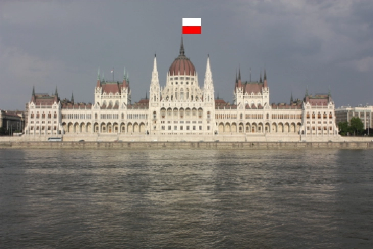 Владејачката полска коалиција го загуби мнозинството во Парламентот, но падот на Владата не е веројатен