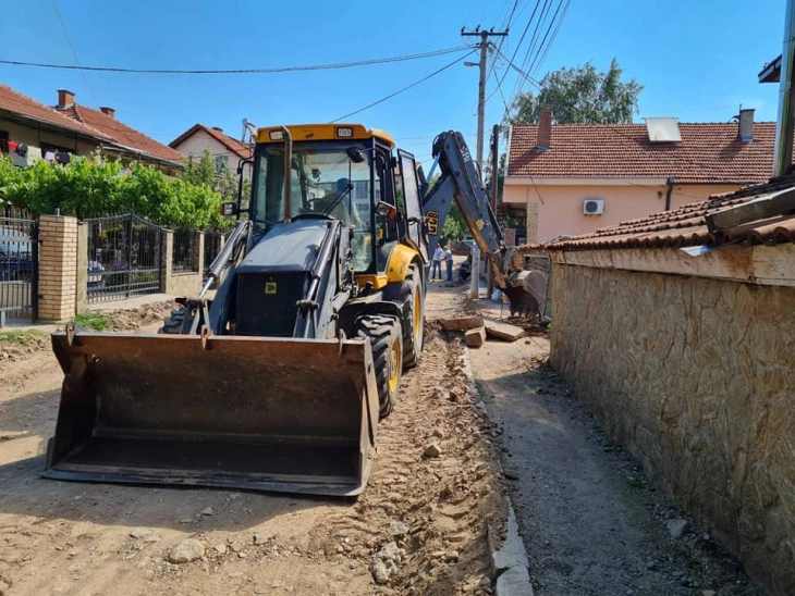 Почна реконструкција на две улици во населбата „Перо Чичо“ во Куманово