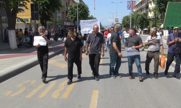 Земјоделците со предупредувачки протест во Прилеп