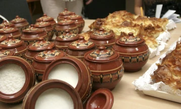 Во Разград децата учеа стари занаети како дел од настаните на Саемот за кисело млеко и Фестивалот на народни традиции