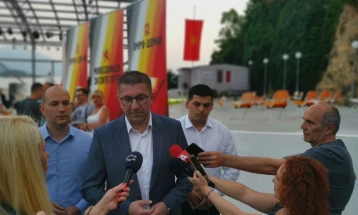 Мицкоски на партиска трибина со членството на ВМРО-ДПМНЕ и симпатизерите од Охрид