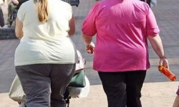 Во Британија повеќе од 40 отсто од возрасните се здебелиле за време на пандемијата