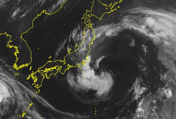 Силниот тајфун Непартак се приближува кон Јапонија