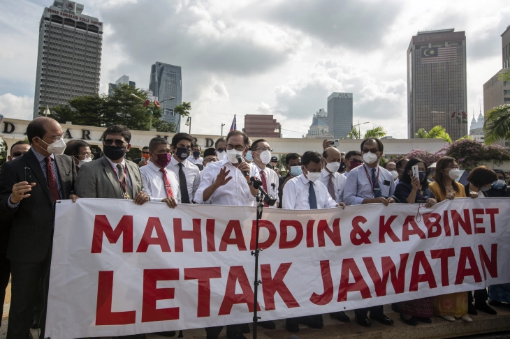 Протест на малезиската опозиција поради затворање на Парламентот