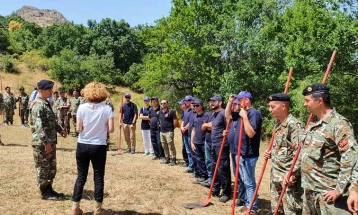 Припадниците на Армијата активно вклучени во гасењето на пожарот во Кокино