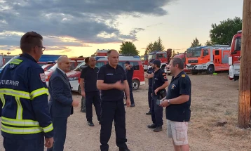 Директорот на ДЗС Максути и австрискиот амбасадор Вуцас во посета на пожарникарите од Австрија