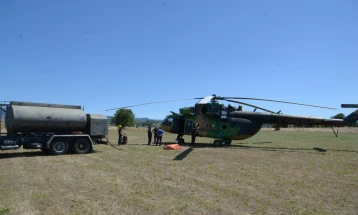Армијата обезбеди полнење гориво во хеликоптерите во близина на критичните точки