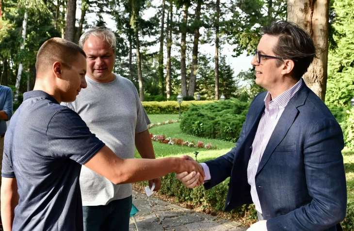 Пендаровски се сретна со Марко Пејчиновски и Ергин Борова, кои со своите подвизи ја подигаат свеста за лицата со попреченост