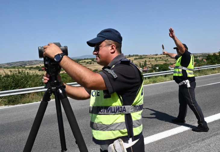 На автопат Куманово - Скопје - Велес, 41 санкција за брзо возење