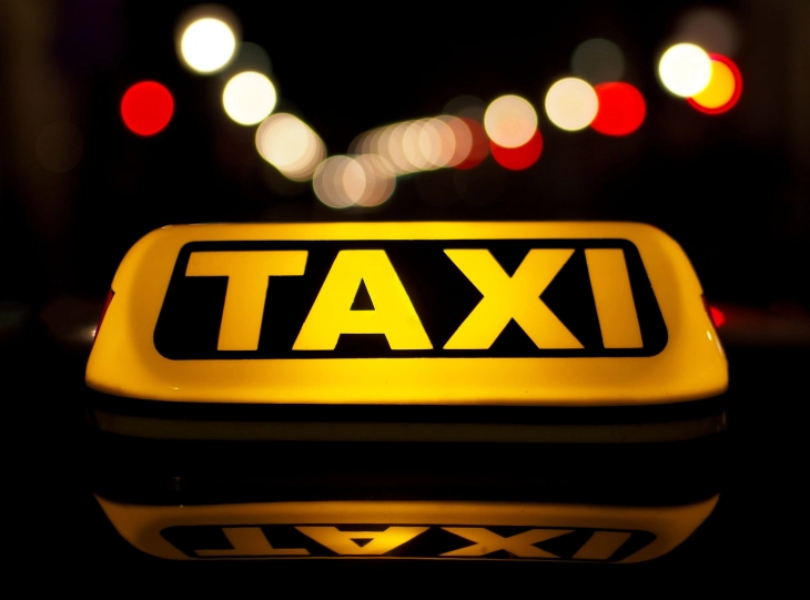 Таксист остана без возачката дозвола поради две пици со лук