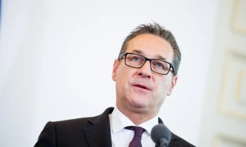 Поранешниот австриски вицеканцелар осуден на затворска казна за корупција