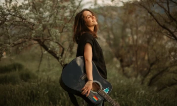 Македонската поп пејачка Андреа со нов синг „Choose My Way“