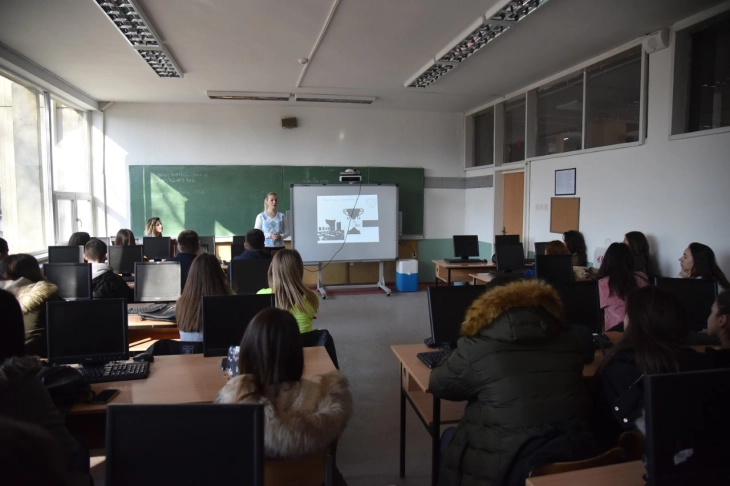 Новата учебна година со физичко присуство под утврдени здравствени протоколи, фокусот е на квалитетна и безбедна настава