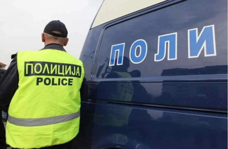 Полицијата приведе 35-годишен скопјанец баран со потерница