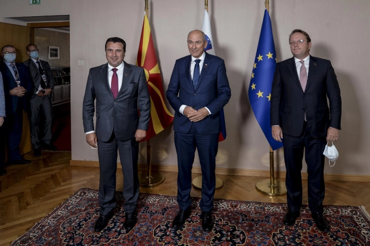 Заев, Јанша и Вархеји: Нема друга опција освен европски Западен Балкан, Северна Македонија и Албанија треба да ги почнат преговорите