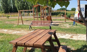 Националната федерација на фармери донираше инклузивно детско игралиште во Зрновци