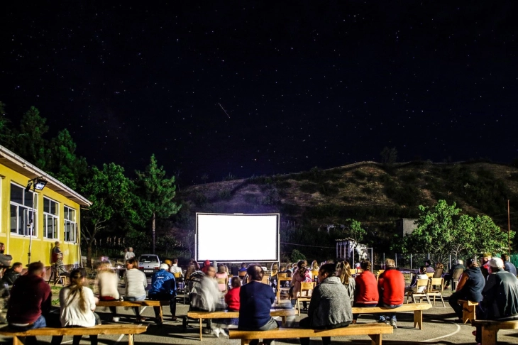 Со проекциите во Виница и Пекљани заврши Патувачкото кино на „МакеДокс“ 2021