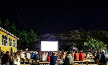 Со проекциите во Виница и Пекљани заврши Патувачкото кино на „МакеДокс“ 2021