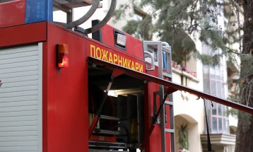 Автомобил се запали во скопската населба Аеродром