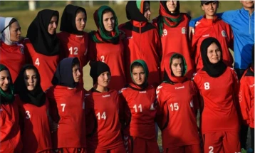 Авганистански фудбалерки пребегнаа со семејствата во Пакистан