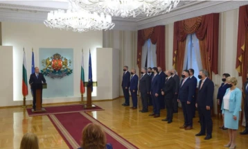 Бугарскиот претседател Румен Радев ја претстави новата привремена влада до изборите во ноември