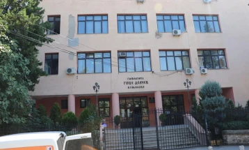 Почна замена на прозорци и фасада во кумановската гимназија