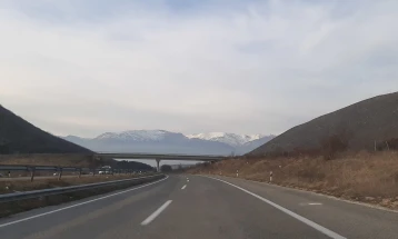 Сообраќајот на регионалниот пат Штип-Кочани блокиран во двата правци
