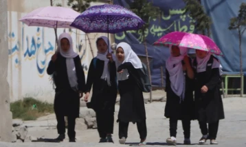 Талибанците најавија враќање на авганистанските девојчиња во училиште