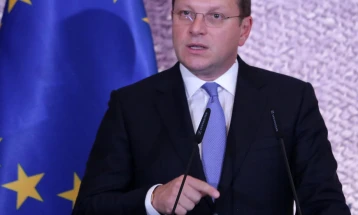 Вархеји ги повика Србија и Косово на враќање на дијалогот, ЕУ предлага можна средба меѓу Вучиќ и Курти во Брисел