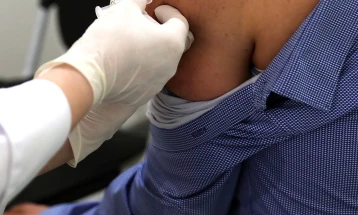 МЗ: Вчера вакцина примиле 7.518 граѓани, досега ревакцинирани 703.878 лица
