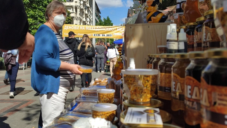 Пчелите и медот да бидат заштитени со закон, граѓаните да научат како се препознава вистински мед
