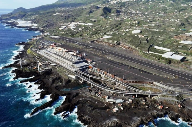 Ла Палма: Аеродромот на островот е затворен поради облаци од пепел