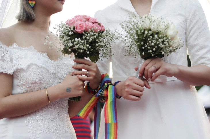 Швајцарија одлучува на референдум за истополови бракови