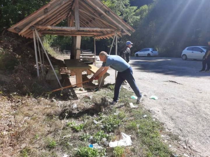Во Берово акција за чистење на локалниот пат Берово-Струмица