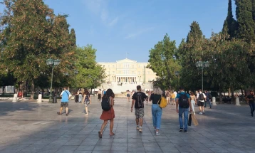 Анкета: Економијата и пандемијата најголеми проблеми за Грците